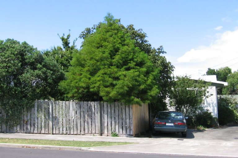 Photo of property in 20a Armagh Road, Blockhouse Bay, Auckland, 0600