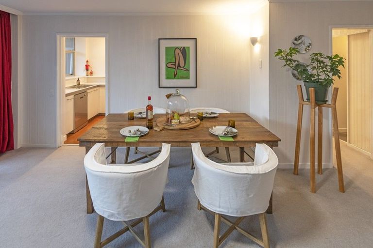 Photo of property in Dorchester Apartments, 144 Oriental Parade, Oriental Bay, Wellington, 6011