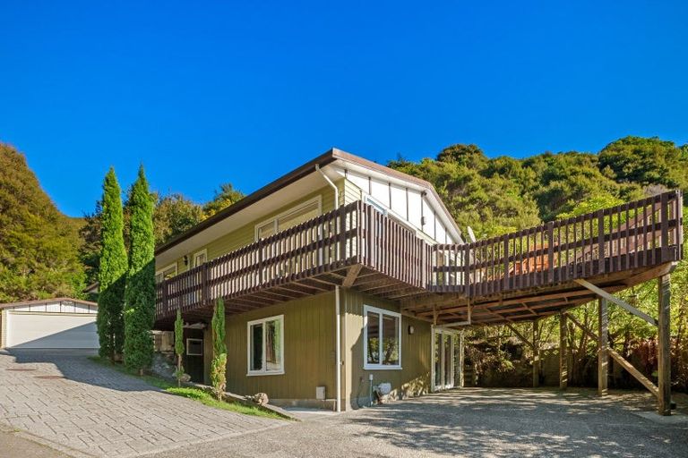 Photo of property in 10 Haven Grove, Naenae, Lower Hutt, 5011