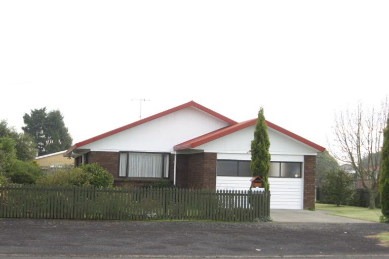 Photo of property in 19 Oxford Street, Fairfield, Hamilton, 3214
