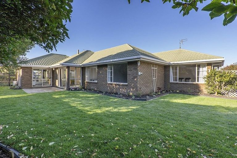 Photo of property in 51 Queenspark Drive, Parklands, Christchurch, 8083