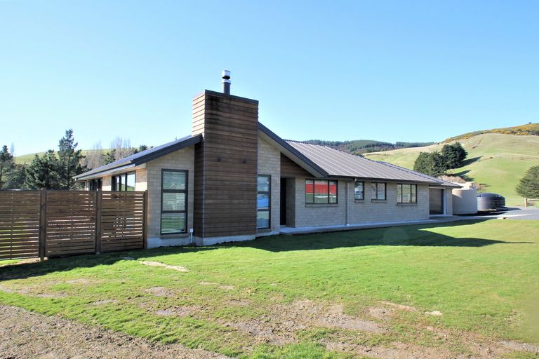 Photo of property in 19 George Street, Waihola, Milton, 9073