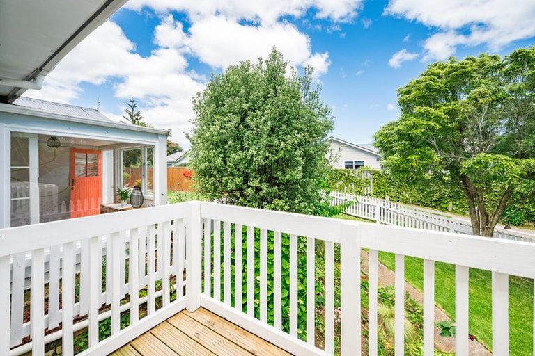Photo of property in 100 Matatua Road, Raumati Beach, Paraparaumu, 5032