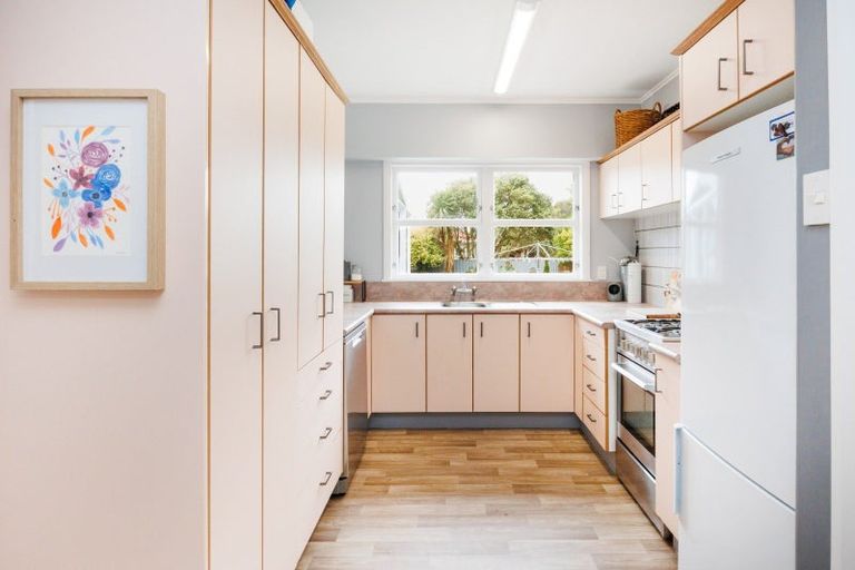 Photo of property in 10 Nairn Crescent, Awapuni, Palmerston North, 4412