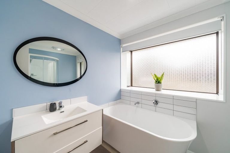 Photo of property in 32 Clearwater Terrace, Brown Owl, Upper Hutt, 5018