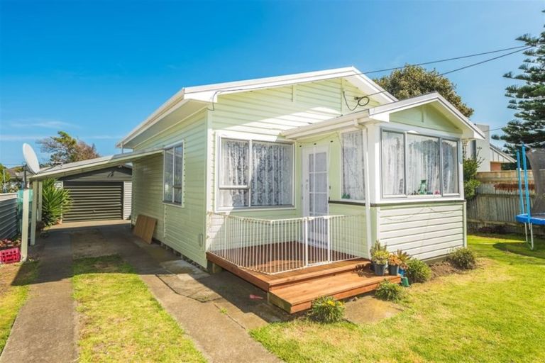 Photo of property in 143 Cornfoot Street, Castlecliff, Whanganui, 4501