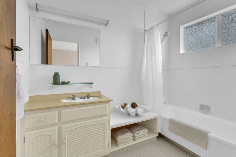 Photo of property in 3b Hunter Place, Merrilands, New Plymouth, 4312