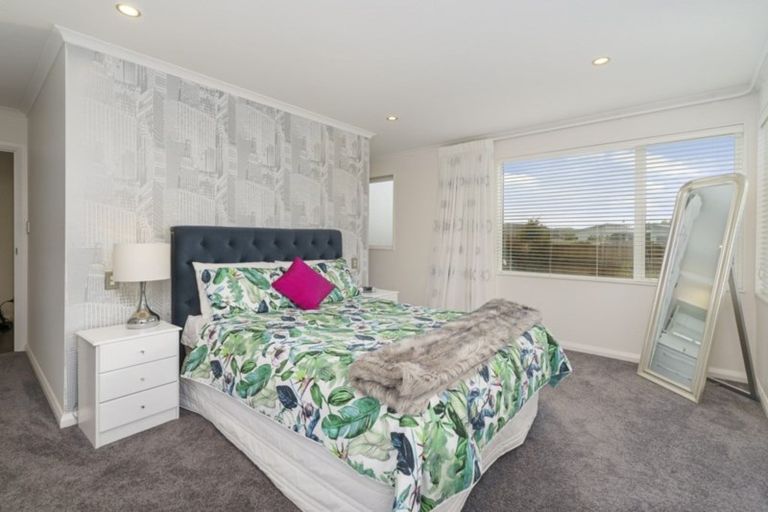 Photo of property in 37 Rodeo Drive, Kelvin Grove, Palmerston North, 4414