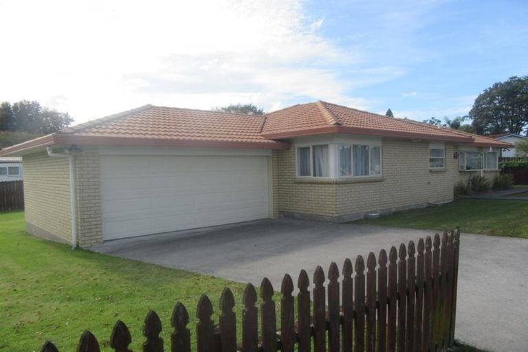 Photo of property in 31 Ray Small Drive, Papakura, 2110