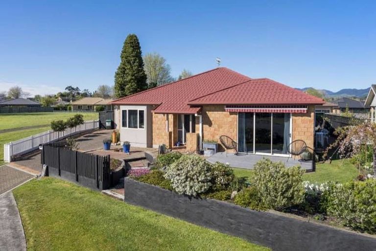 Photo of property in 17 Lansdowne Road, Katikati, 3129