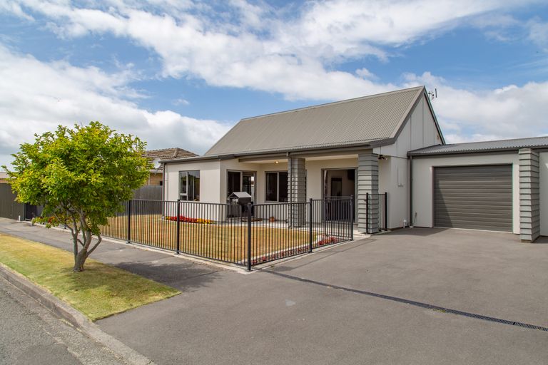 Photo of property in 1/49 Castletown Place, New Brighton, Christchurch, 8083