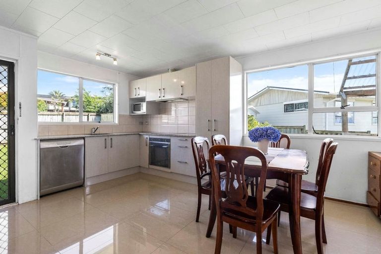Photo of property in 12 Kereru Place, Half Moon Bay, Auckland, 2012