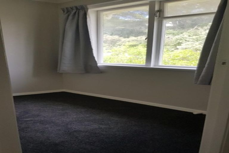 Photo of property in 2a-2b Devon Place, Cannons Creek, Porirua, 5024