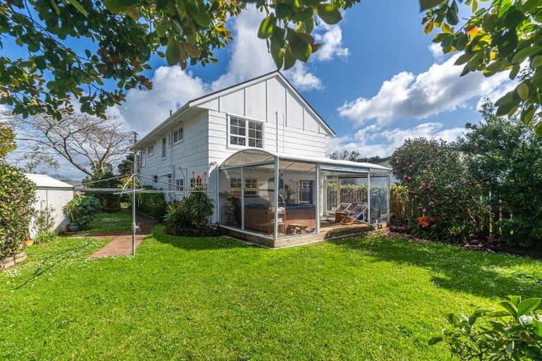 Photo of property in 15 Seaforth Avenue, Mangere Bridge, Auckland, 2022