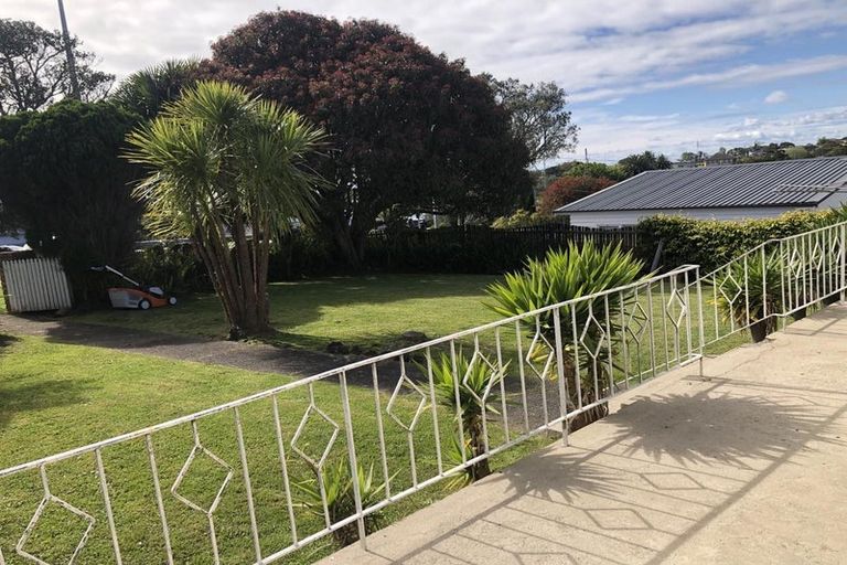 Photo of property in 312 Glenfield Road, Glenfield, Auckland, 0629