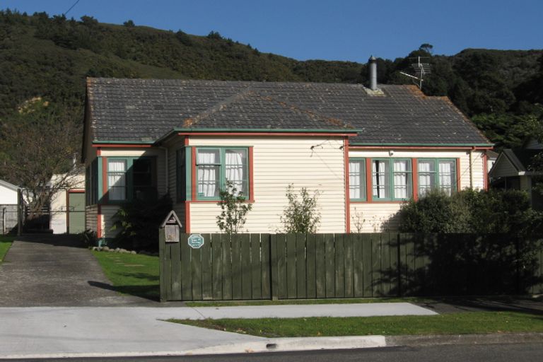 Photo of property in 25 Feist Street, Naenae, Lower Hutt, 5011