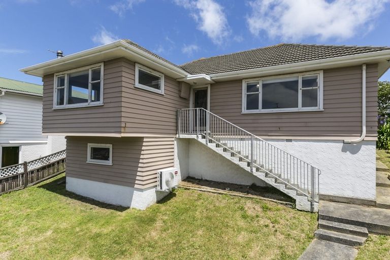 Photo of property in 95 Kenmore Street, Newlands, Wellington, 6037