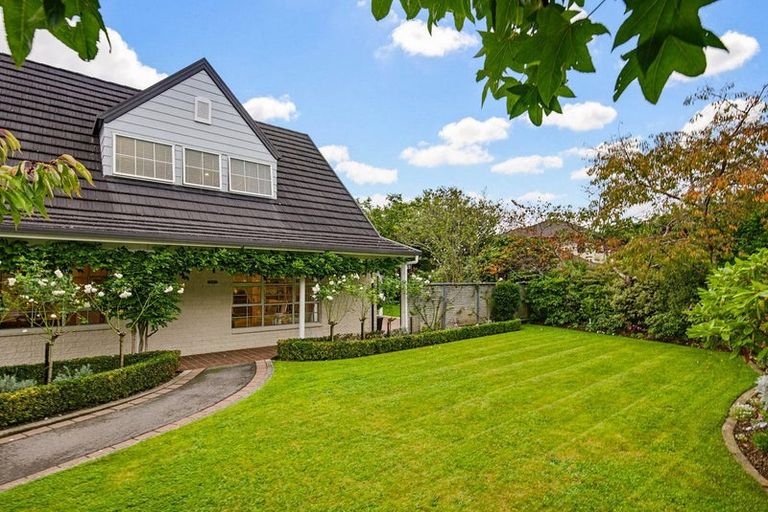 Photo of property in 5 Patterson Grove, Waikanae, 5036