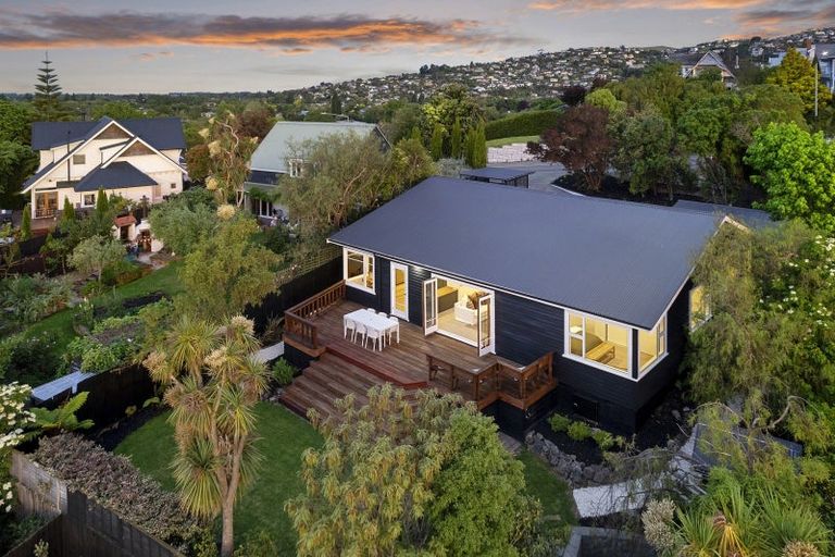 Photo of property in 18 Dyers Pass Road, Cashmere, Christchurch, 8022