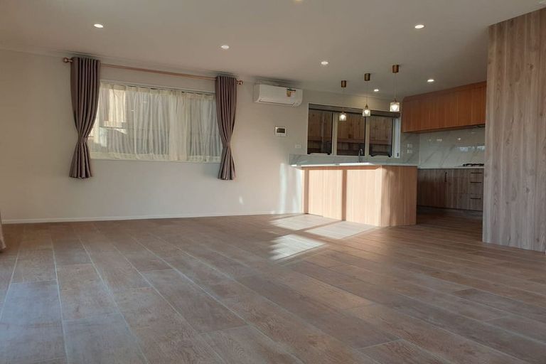 Photo of property in 7a Marco Place, Highland Park, Auckland, 2010