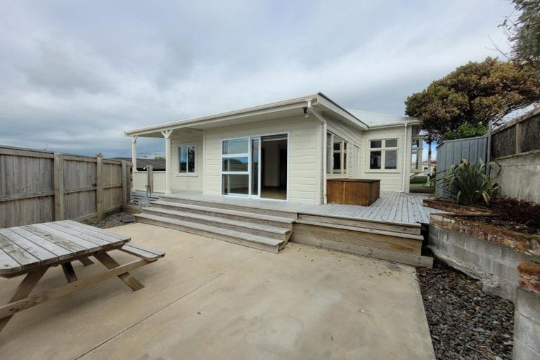 Photo of property in 15 Sackville Street, Fitzroy, New Plymouth, 4312