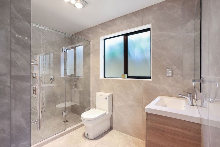 Photo of property in 9b Kingdale Road, Henderson, Auckland, 0610