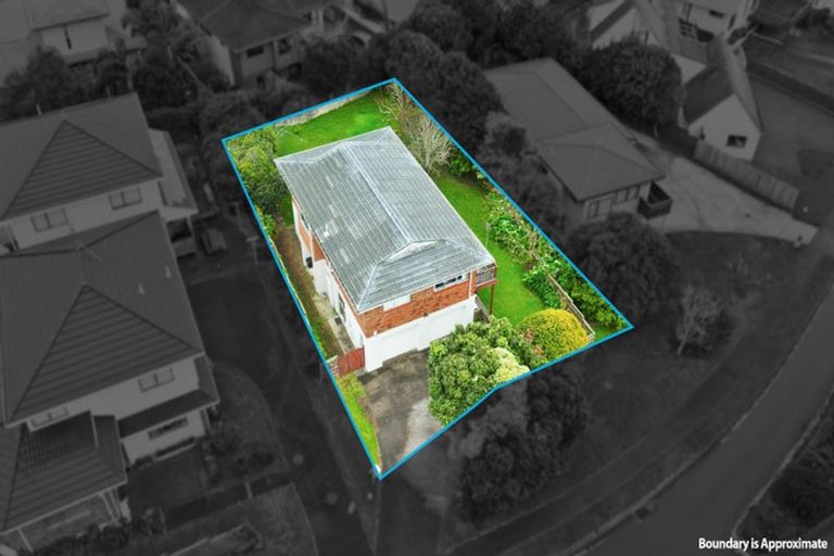 Photo of property in 2 Kingussie Place, Highland Park, Auckland, 2010