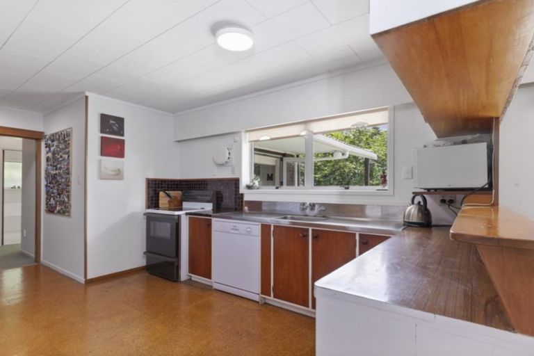 Photo of property in 39 Harbour View Road, Point Wells, 0986