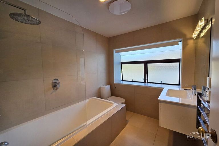 Photo of property in 1/179 Wiseley Road, West Harbour, Auckland, 0618