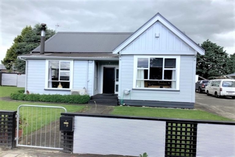 Photo of property in 13 Windsor Street, Dannevirke, 4930