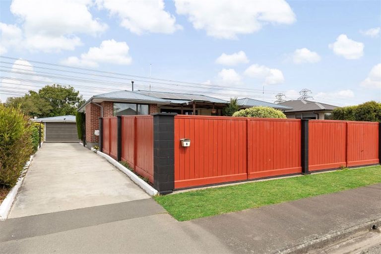 Photo of property in 6 Carbine Place, Sockburn, Christchurch, 8042