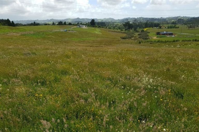 Photo of property in 141 Nixon Road, Taupaki, 0782