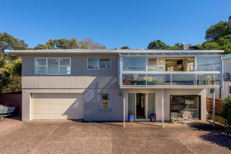 Photo of property in 32 Manly Esplanade, Browns Bay, Auckland, 0630
