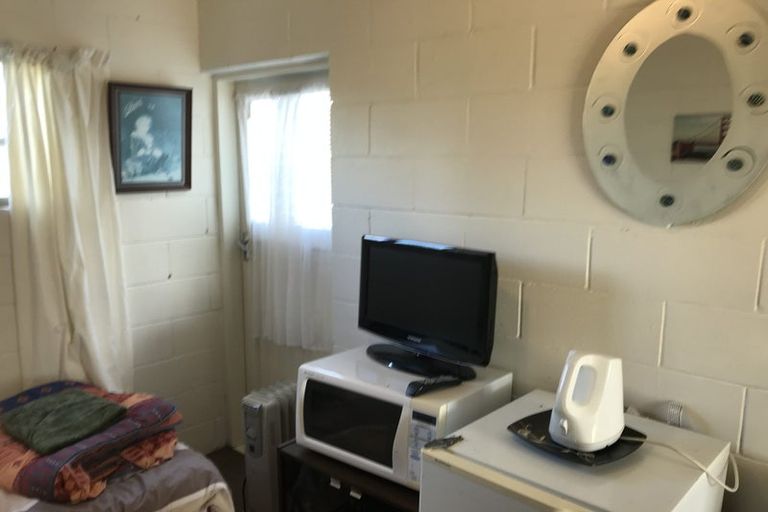 Photo of property in 2 Bongard Road, Whitianga, 3510