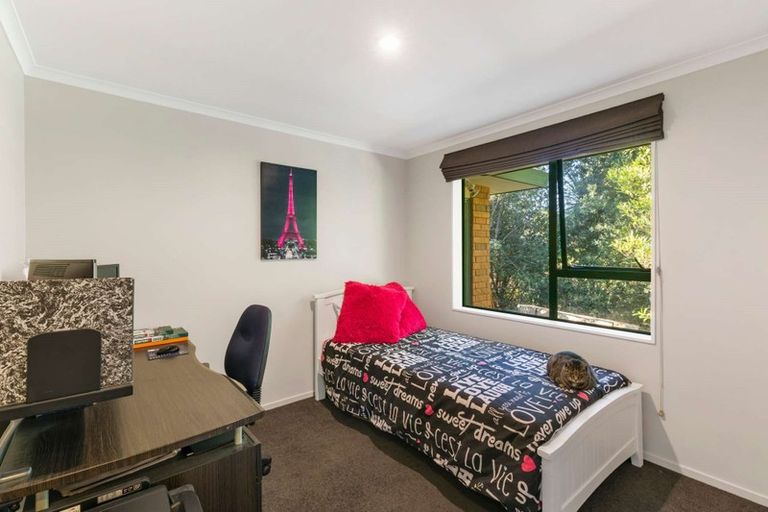 Photo of property in 10 Bella Villa Drive, Waiuku, 2123