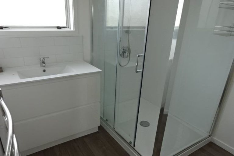 Photo of property in 21a Halldene Terrace, Red Beach, 0932