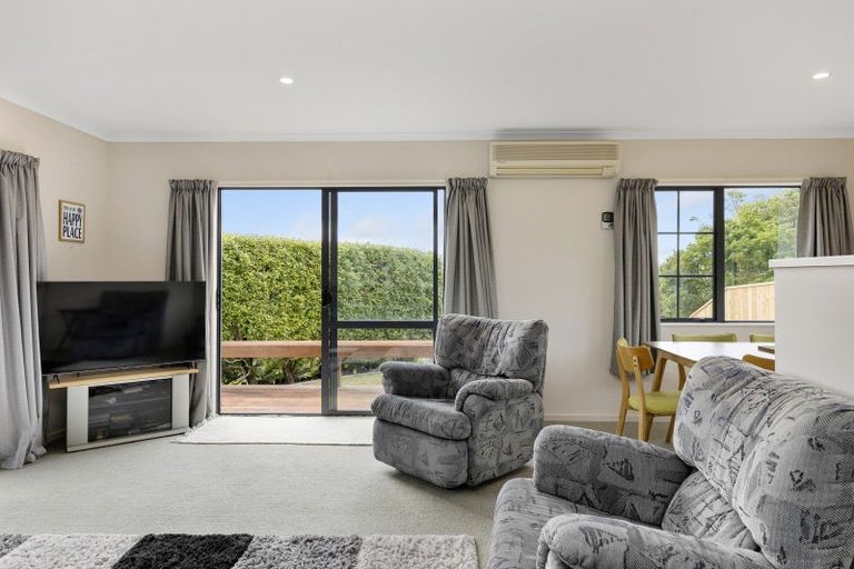 Photo of property in 2/19 Brunette Drive, Acacia Bay, Taupo, 3330