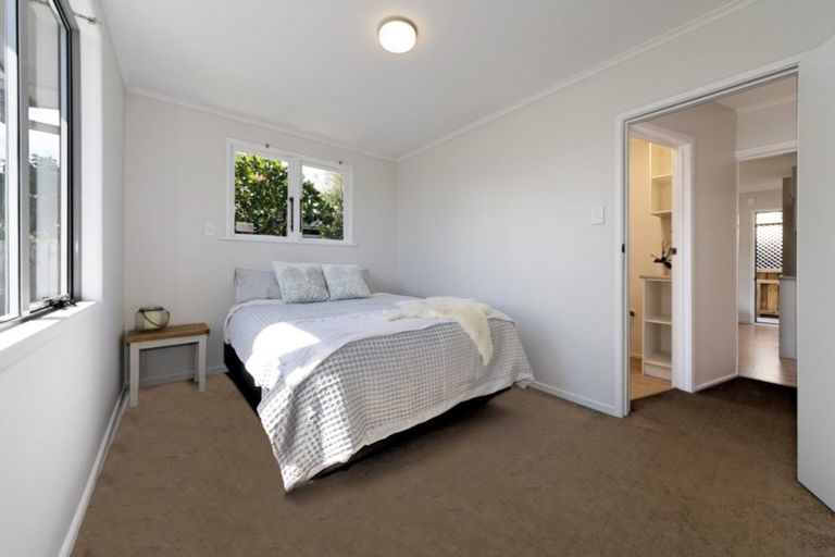 Photo of property in 1/93 Hobsonville Road, West Harbour, Auckland, 0618