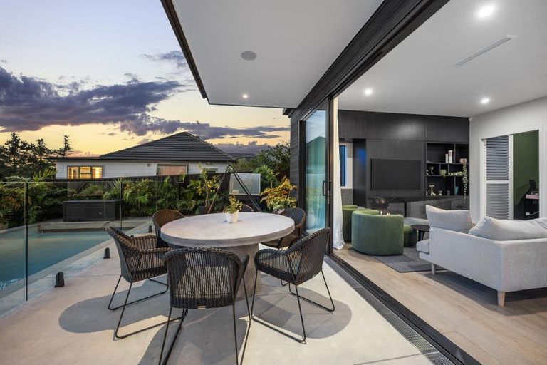 Photo of property in 23 Otakau Road, Milford, Auckland, 0620