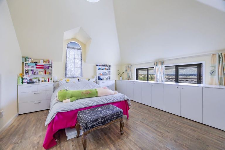 Photo of property in 21 Tyrico Close, Unsworth Heights, Auckland, 0632