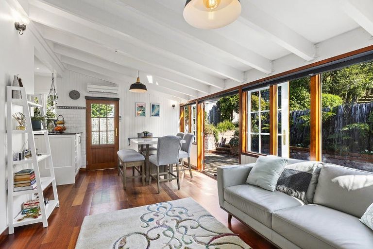 Photo of property in 38 Cashmere Avenue, Khandallah, Wellington, 6035