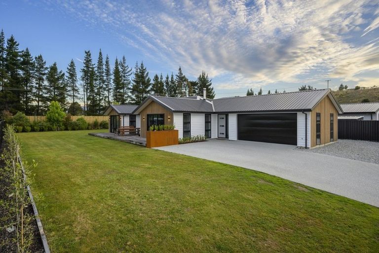 Photo of property in 23 Kingfisher Crescent, Albert Town, Wanaka, 9305