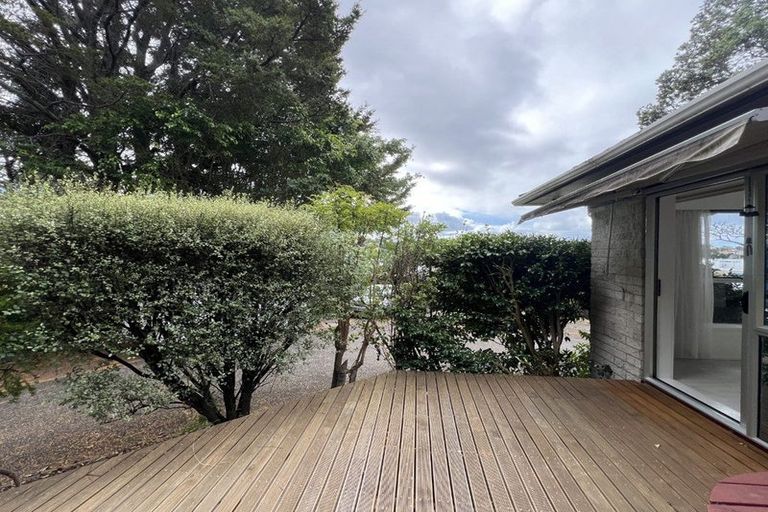 Photo of property in 1/8 Tusac Place, Totara Vale, Auckland, 0627