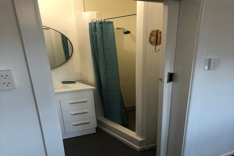 Photo of property in 70 Melbourne Road, Island Bay, Wellington, 6023