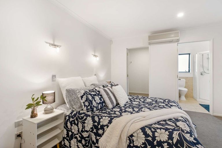 Photo of property in 9 Ambassador Glade, Orewa, 0931