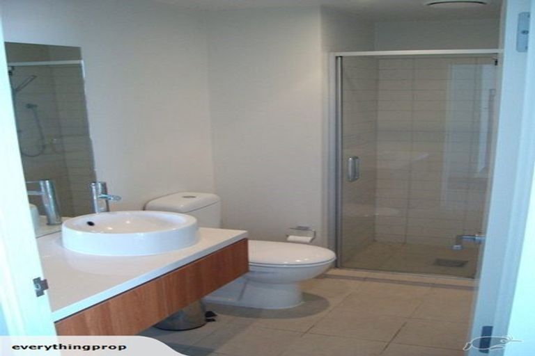 Photo of property in The Docks Apartments, 403/2 Dockside Lane, Auckland Central, Auckland, 1010