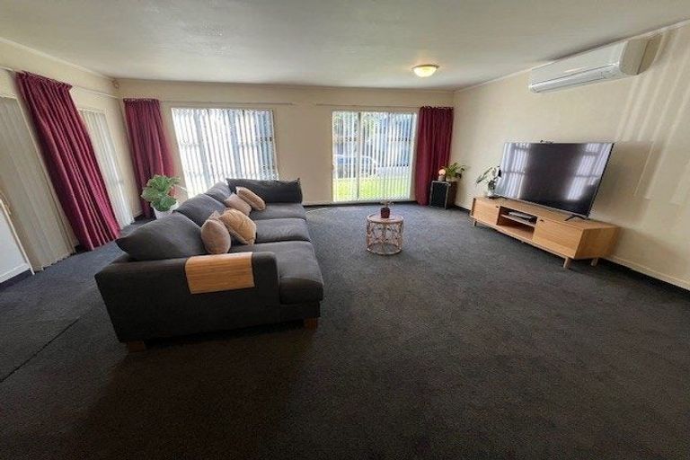 Photo of property in 32 Jillteresa Crescent, Half Moon Bay, Auckland, 2012