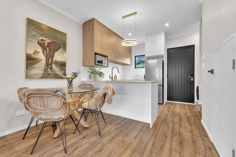 Photo of property in 7/66 Swanson Road, Henderson, Auckland, 0610