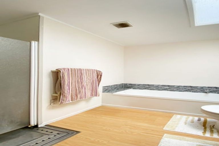 Photo of property in 33 Dianne Louise Drive, Half Moon Bay, Auckland, 2012