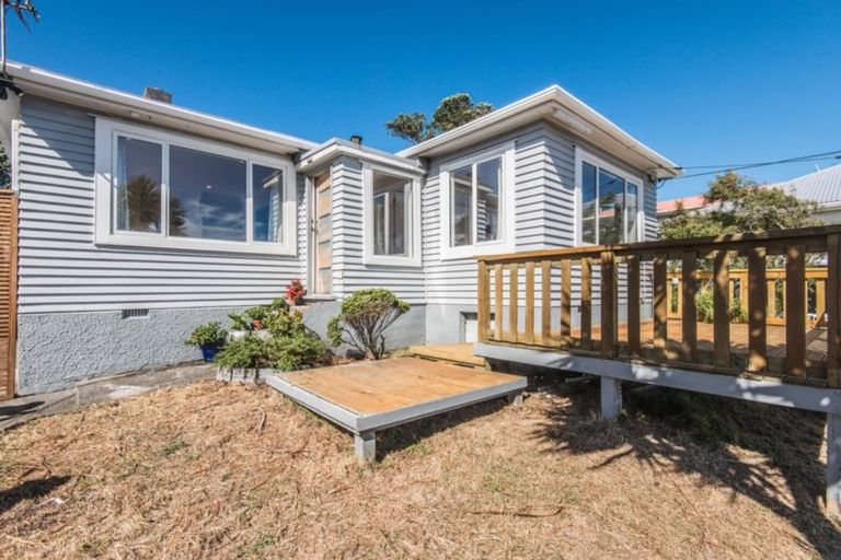 Photo of property in 33 Fraser Avenue, Johnsonville, Wellington, 6037